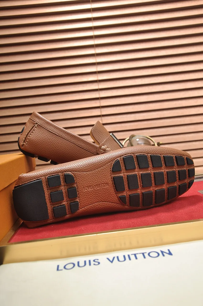 Men's men's shoes 💰420💶 [LV Doudou shoes] (water-dyed cowhide lining) new model is on the market, available on the official website. The new Doudou shoes are processed into single-color materials, and the uppers are made of imported horsehide leather. The body of the shoe is fully hemmed with mark thread, and is lined with imported original cowhide leather. The elegant shoe shape is super suitable for all-matching, and the size is 38-44.